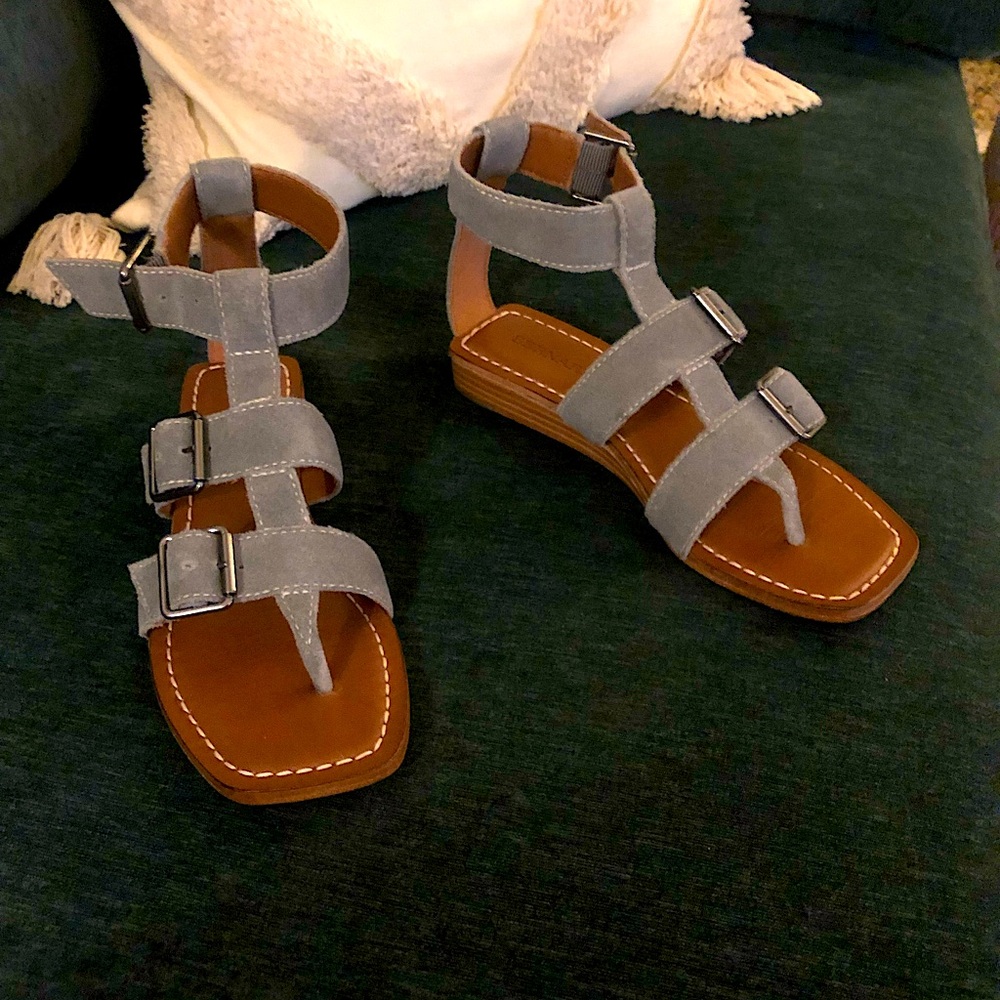 Bernardo Size 7 Gray Suede Sandals with slight wedge